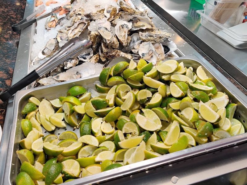 Kin's International Buffet interior