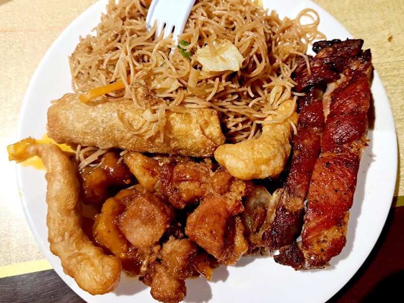 Kin's International Buffet food