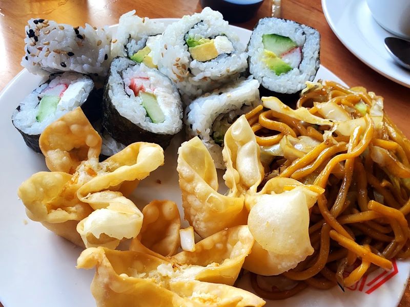Kin's International Buffet food